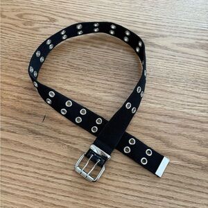 Grommet belt